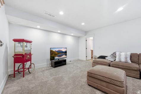 16 S 200 E Centerville UT 84014