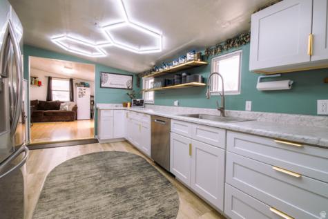 87 E Pioneer Avenue Sandy UT 84070