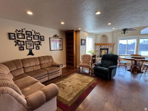1959 N 150 E Centerville UT 84014