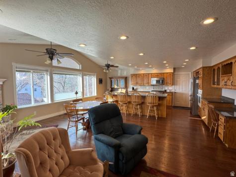 1959 N 150 E Centerville UT 84014