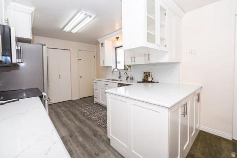 11 E Bonneville Drive Bountiful UT 84010