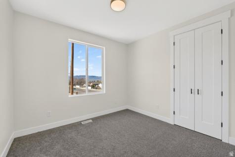 594 E Skyline Tooele UT 84074