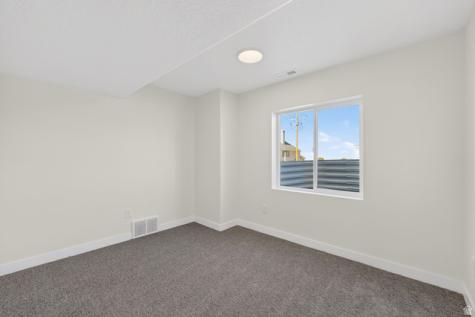 594 E Skyline Tooele UT 84074