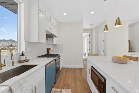 594 E Skyline Tooele UT 84074