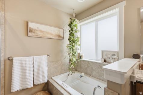 555 N 750 E Hyde Park UT 84318