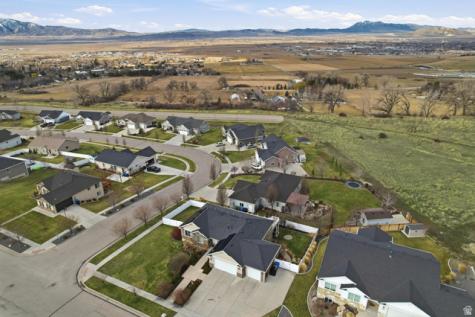 555 N 750 E Hyde Park UT 84318