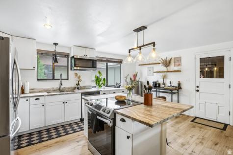 7009 S 85 E Midvale UT 84047