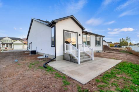 626 S 125 E Hyde Park UT 84318