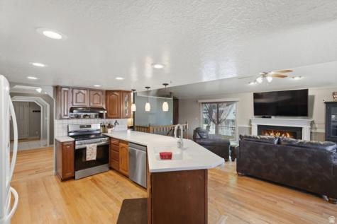 2045 W 5025 S Roy UT 84067