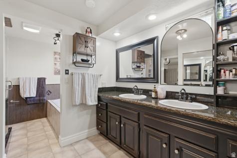 2045 W 5025 S Roy UT 84067