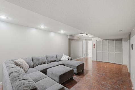 2045 W 5025 S Roy UT 84067