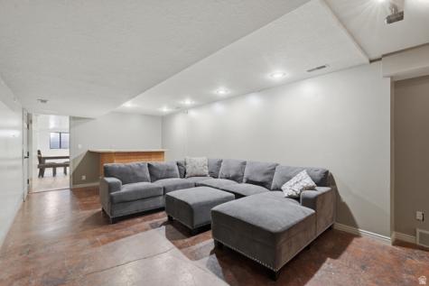 2045 W 5025 S Roy UT 84067