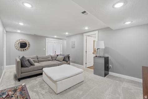 512 S 850 E Centerville UT 84014