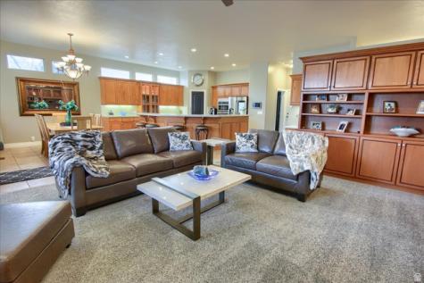 1653 E Crescent View Circle Sandy UT 84092