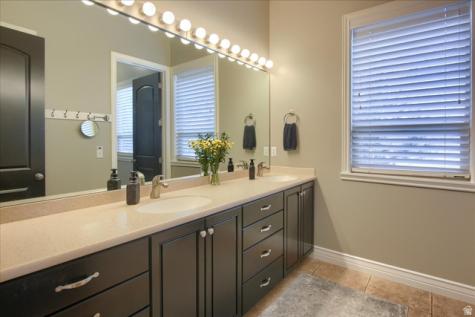 1653 E Crescent View Circle Sandy UT 84092