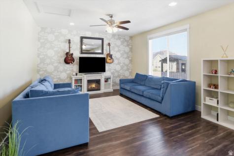 2113 E 1200 N Layton UT 84040