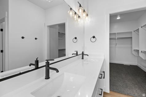 613 S 175 E Hyde Park UT 84318