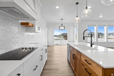 613 S 175 E Hyde Park UT 84318