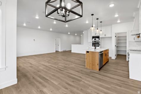 613 S 175 E Hyde Park UT 84318