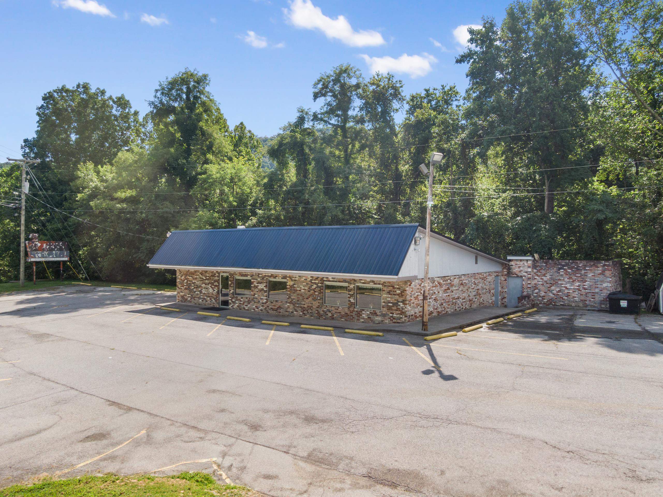 7643 Roanoke Road Shawsville VA 24162
