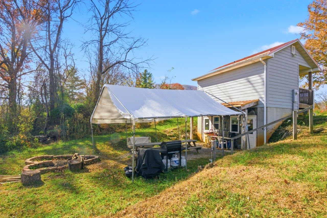 204 Douglas Lane Pearisburg VA 24134