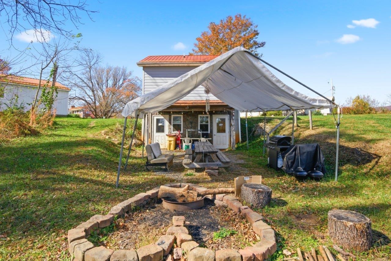 204 Douglas Lane Pearisburg VA 24134