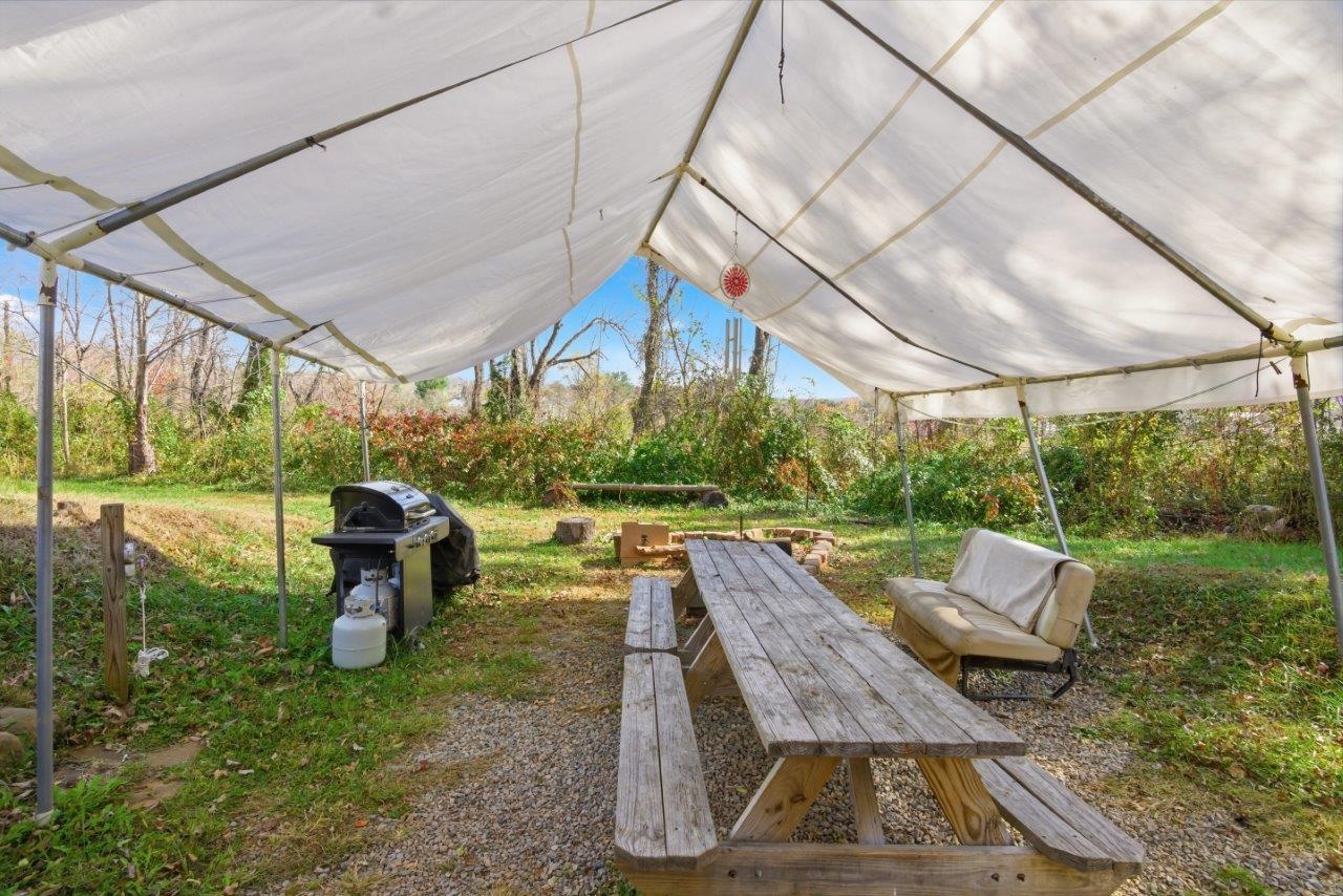 204 Douglas Lane Pearisburg VA 24134