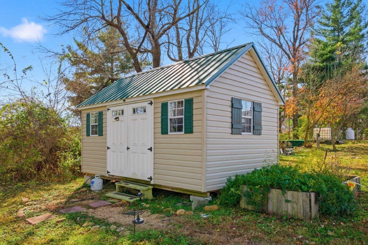 204 Douglas Lane Pearisburg VA 24134