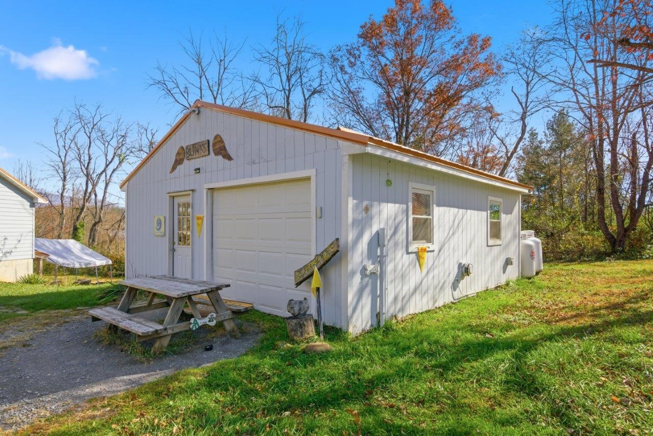 204 Douglas Lane Pearisburg VA 24134