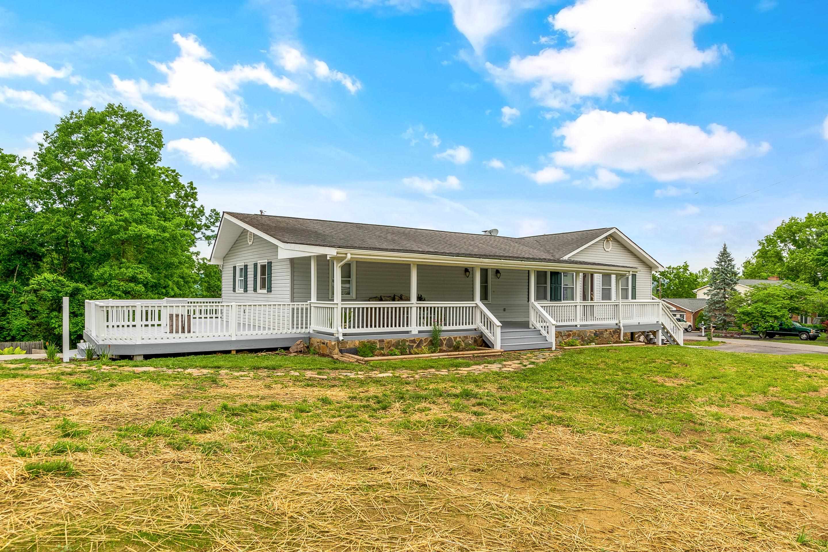 907 Magnolia Lane Christiansburg VA 24073