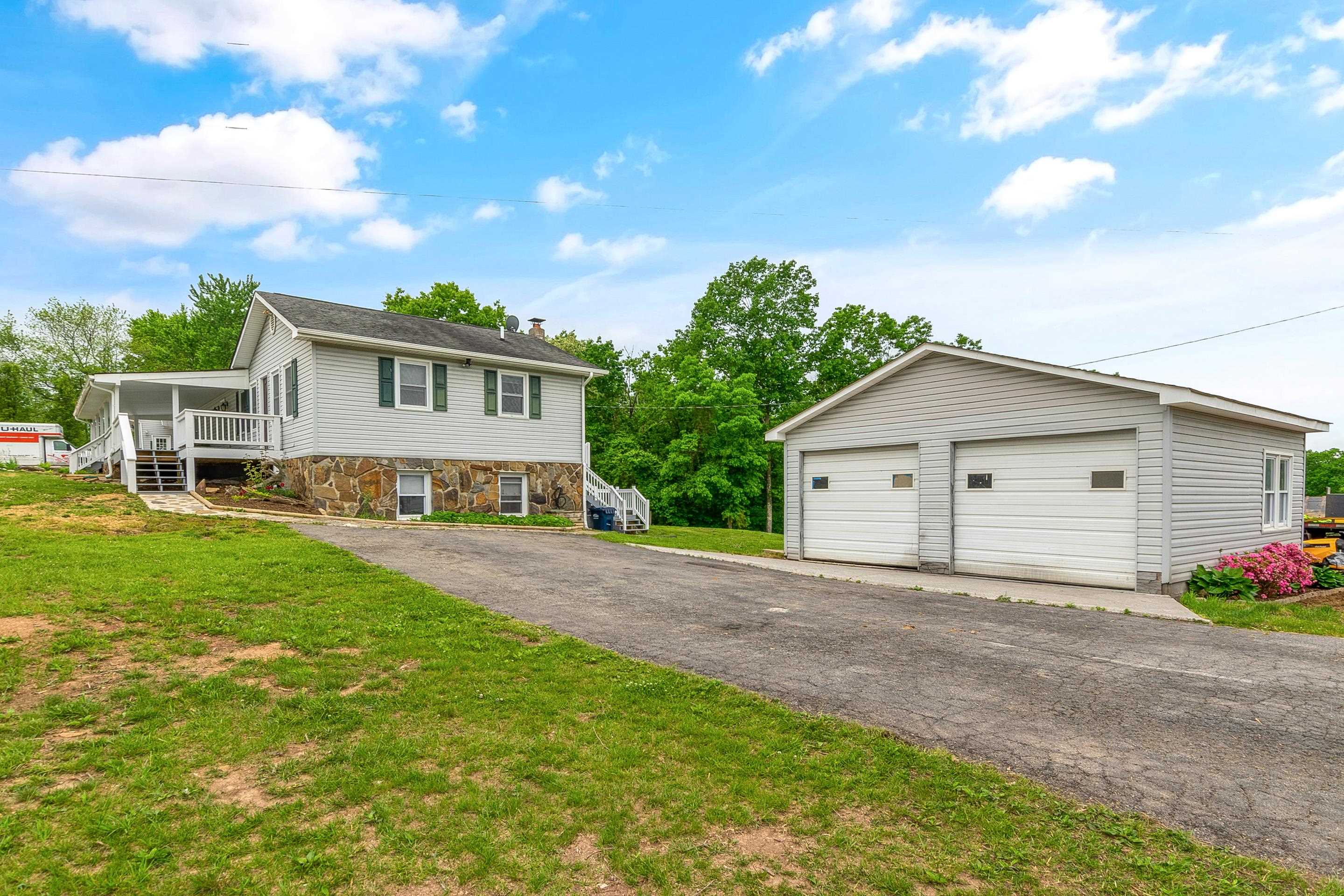 907 Magnolia Lane Christiansburg VA 24073