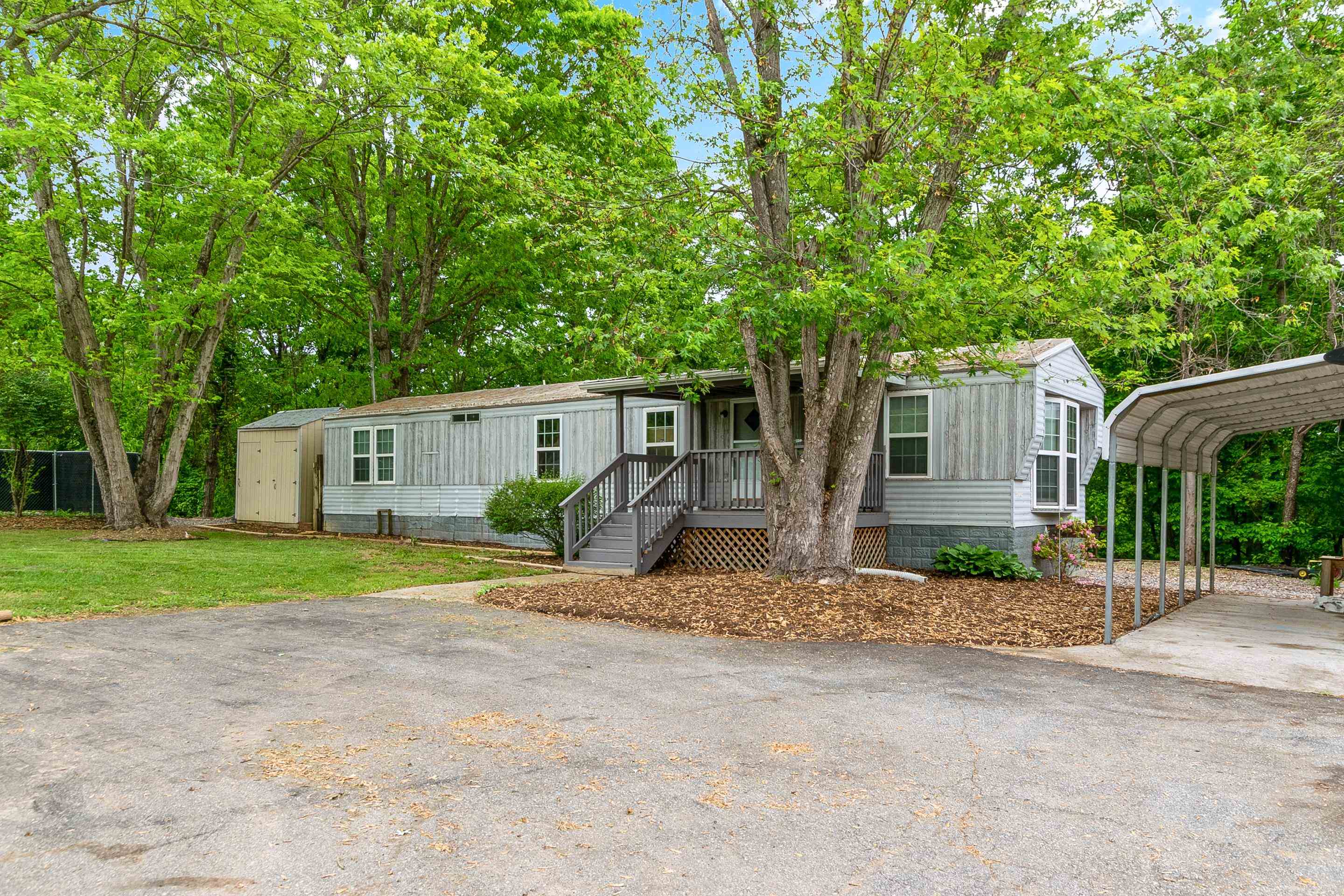 907 Magnolia Lane Christiansburg VA 24073