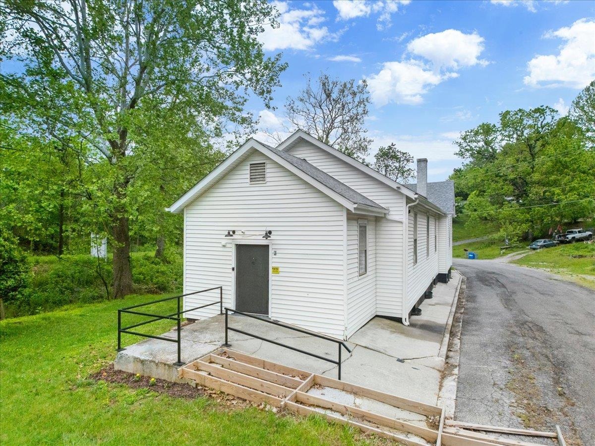 1977 Alum Spring Road Pulaski VA 24301