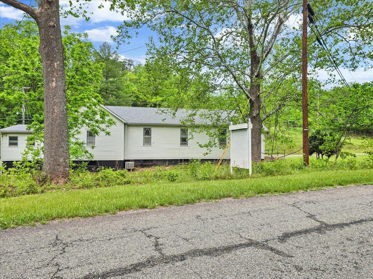1977 Alum Spring Road Pulaski VA 24301