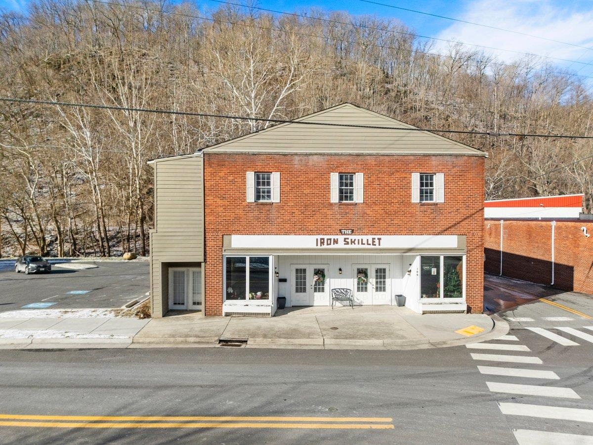 100 Monroe Street Narrows VA 24124