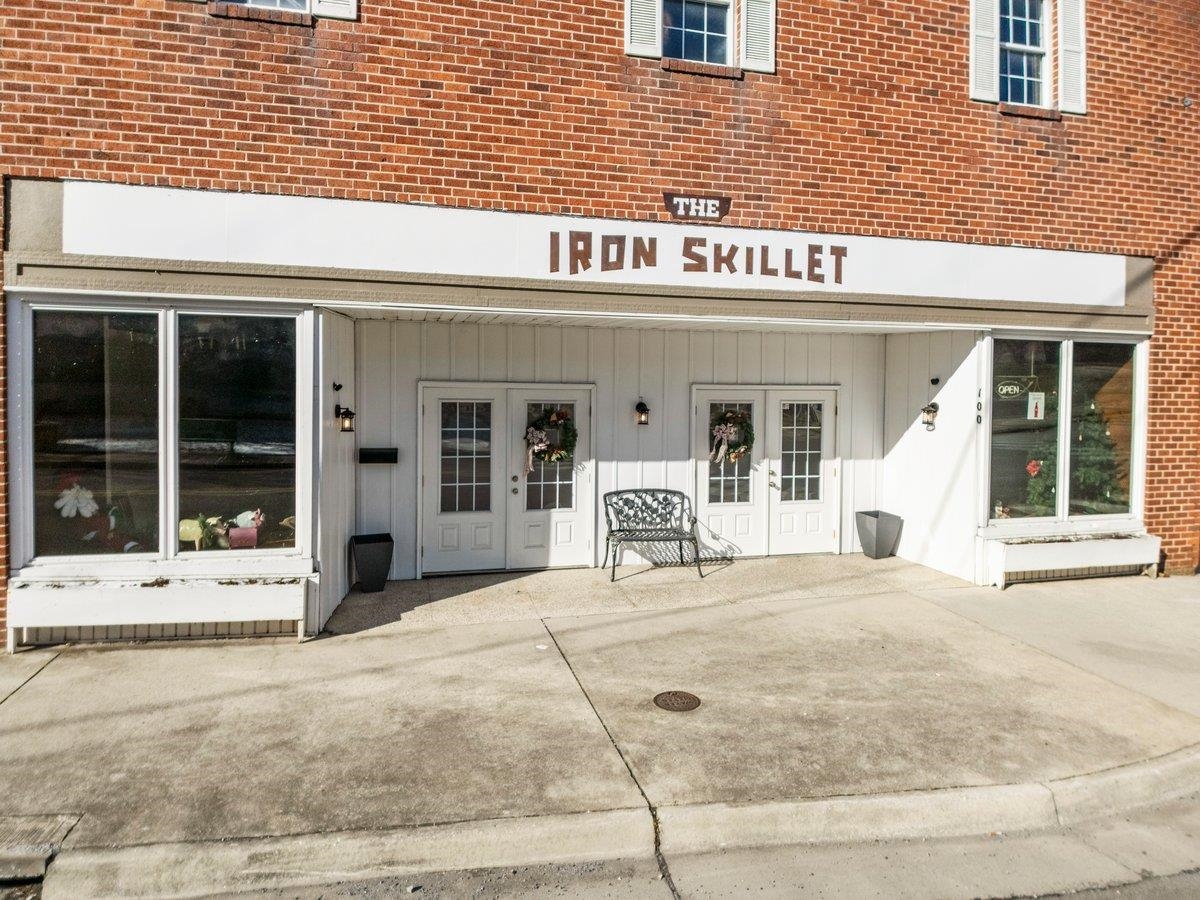 100 Monroe Street Narrows VA 24124