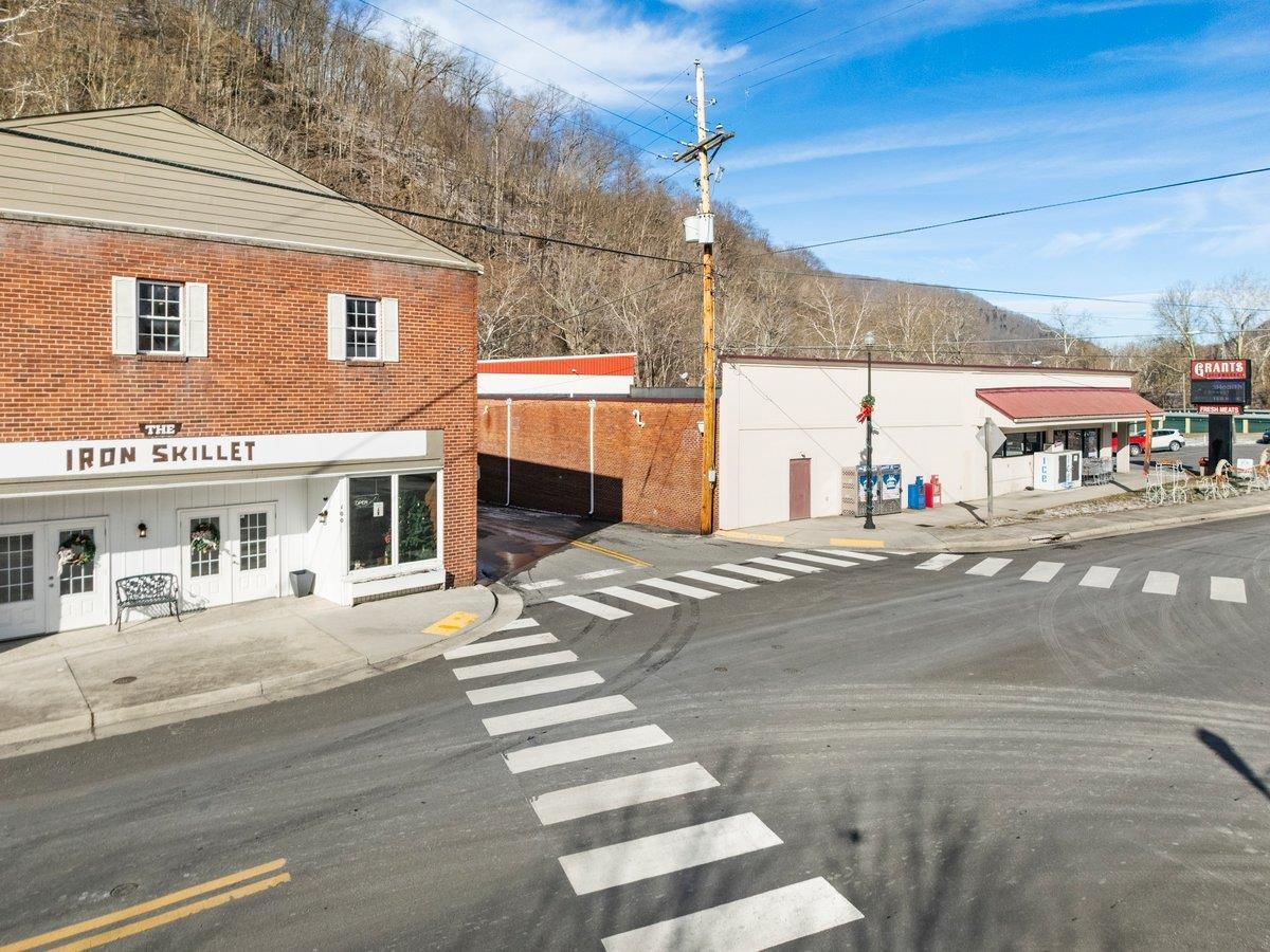 100 Monroe Street Narrows VA 24124