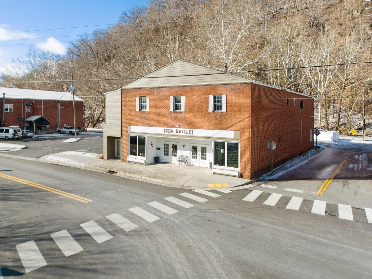 100 Monroe Street Narrows VA 24124