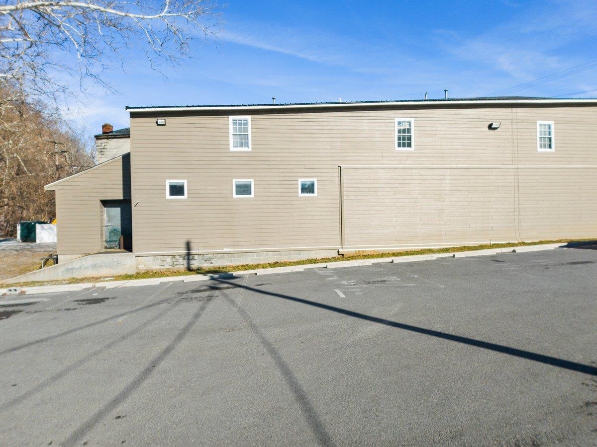 100 Monroe Street Narrows VA 24124