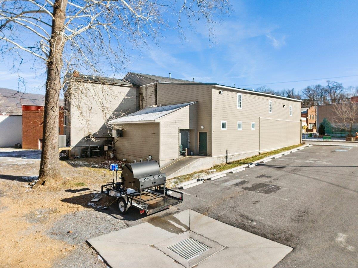 100 Monroe Street Narrows VA 24124