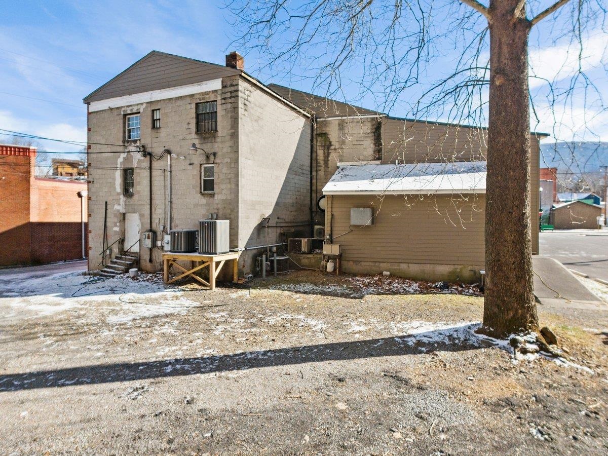 100 Monroe Street Narrows VA 24124