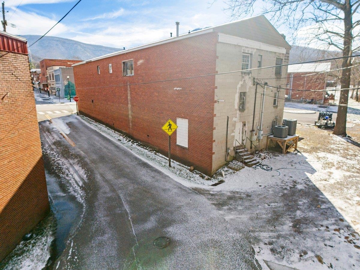 100 Monroe Street Narrows VA 24124