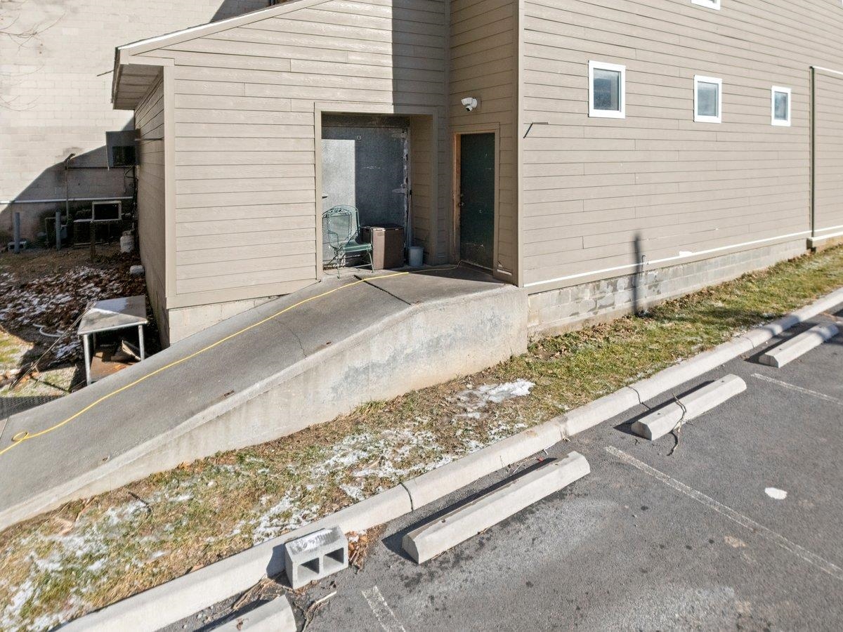 100 Monroe Street Narrows VA 24124