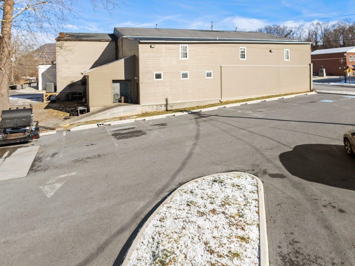 100 Monroe Street Narrows VA 24124