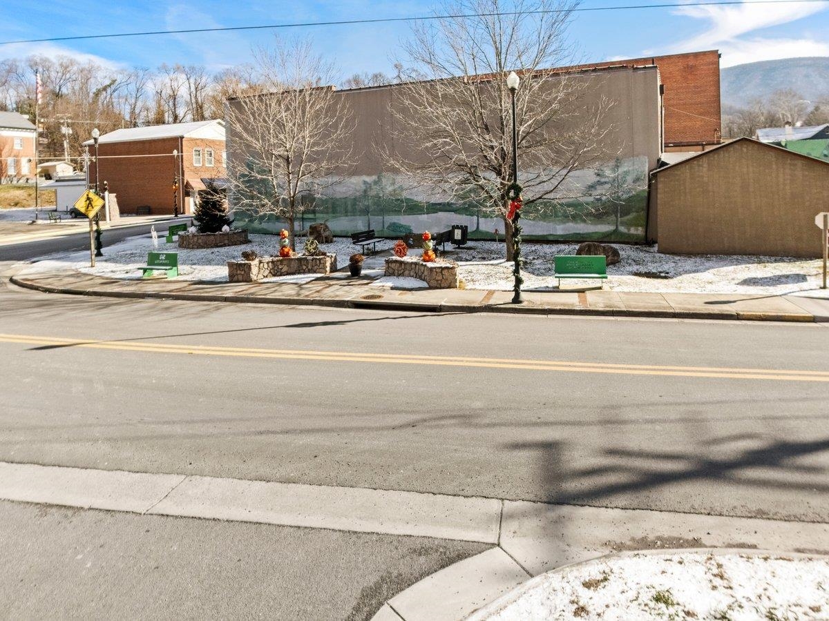 100 Monroe Street Narrows VA 24124