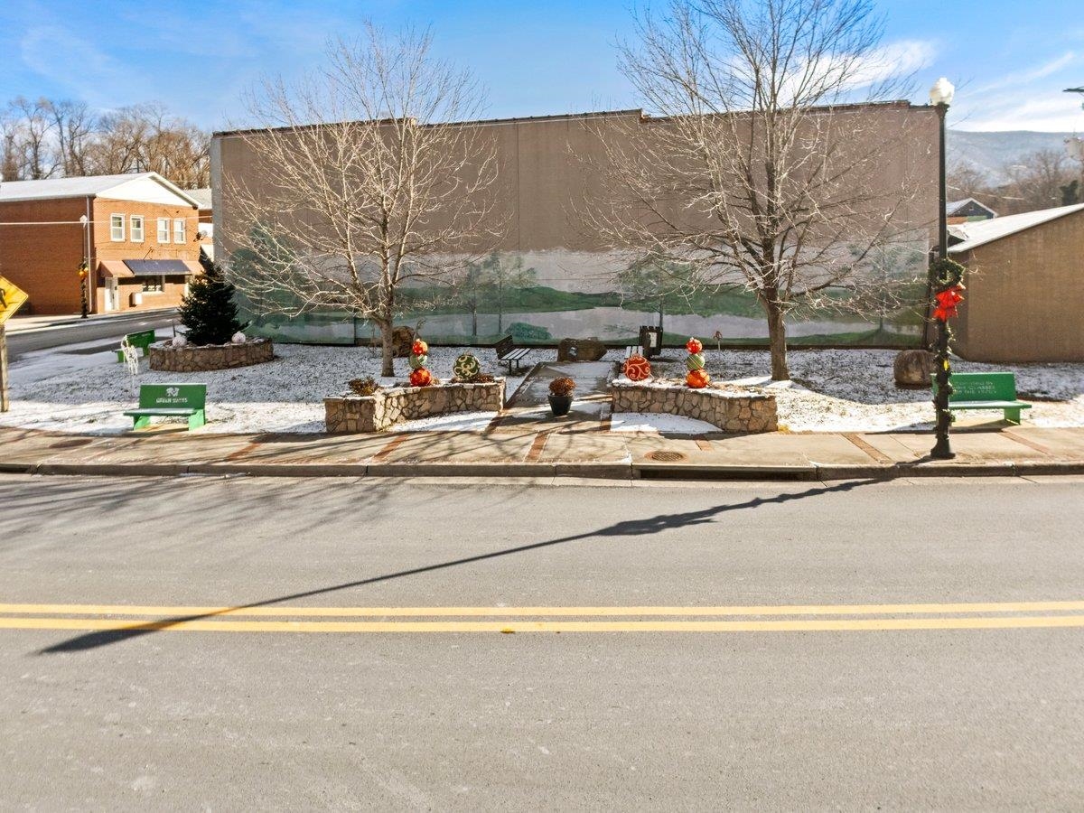 100 Monroe Street Narrows VA 24124