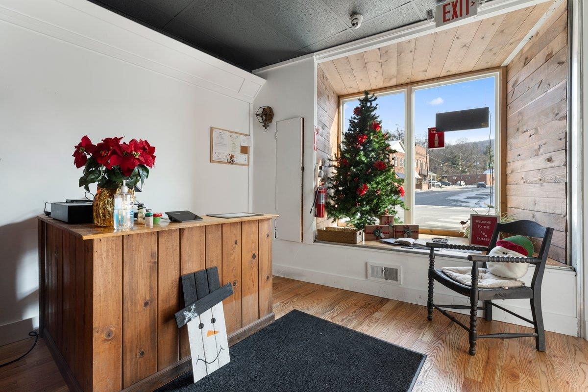 100 Monroe Street Narrows VA 24124