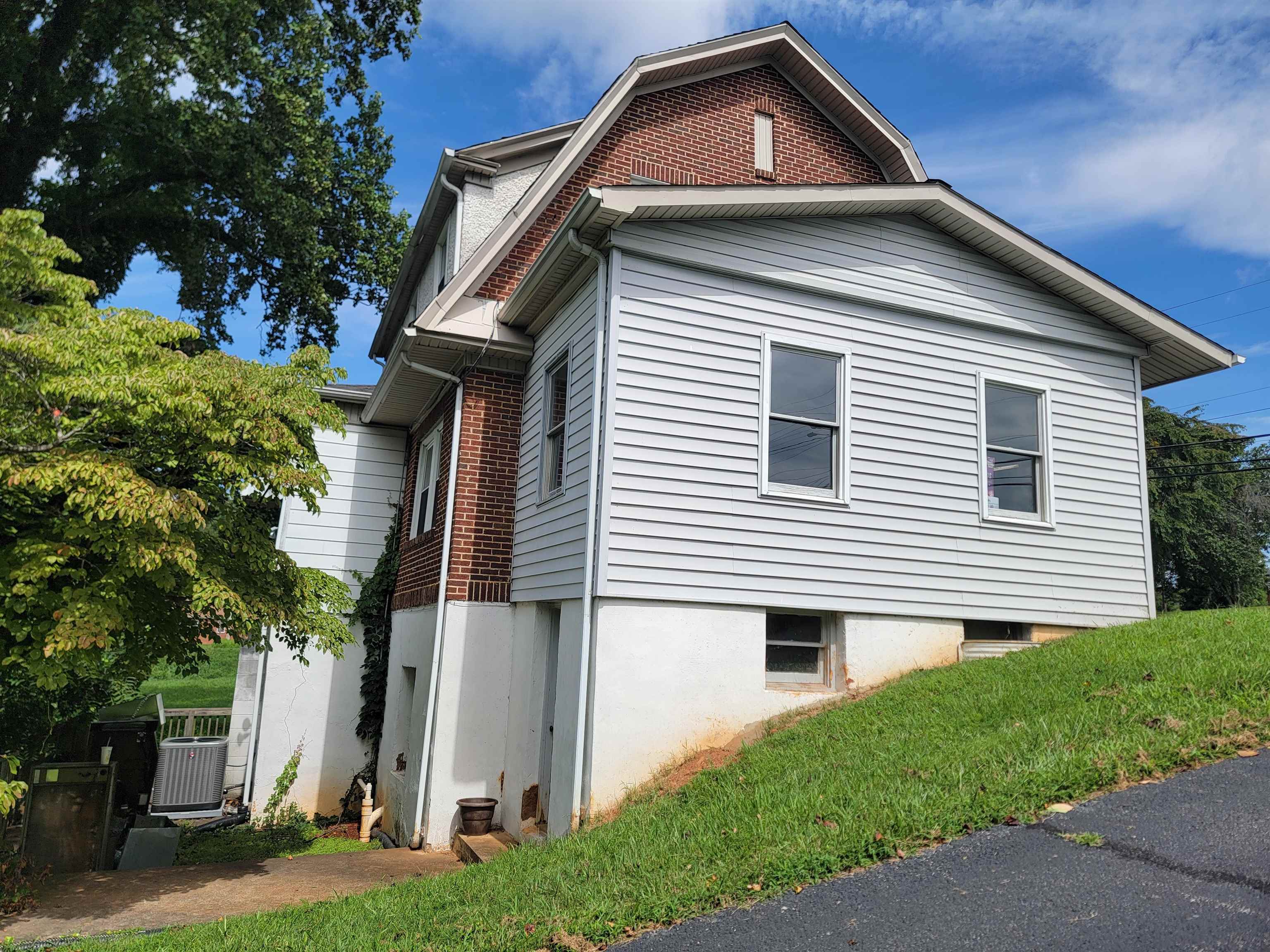 115 W Blue Ridge Street Stuart VA 24171