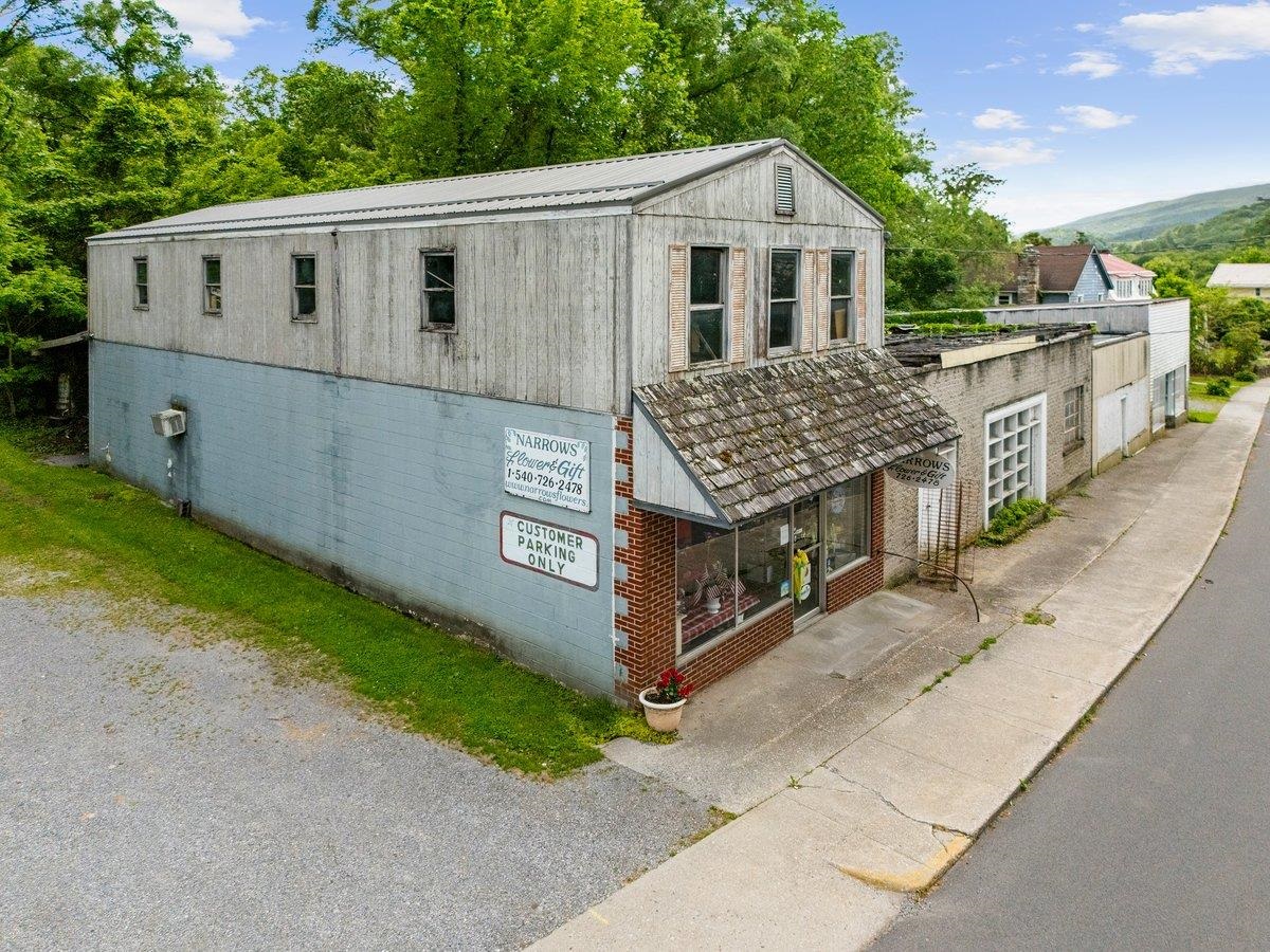 358 Main Street Narrows VA 24124