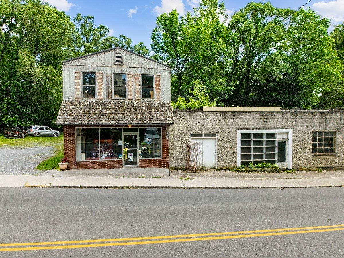 358 Main Street Narrows VA 24124